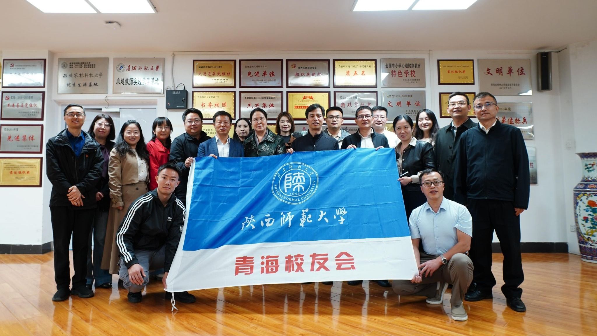 陈新兵校长一行赴西宁看望校友并与青海校友代表座谈交流