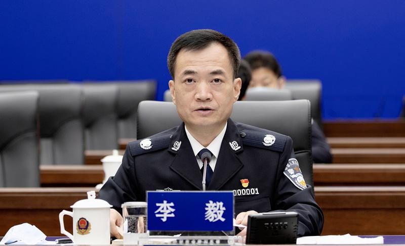 李毅